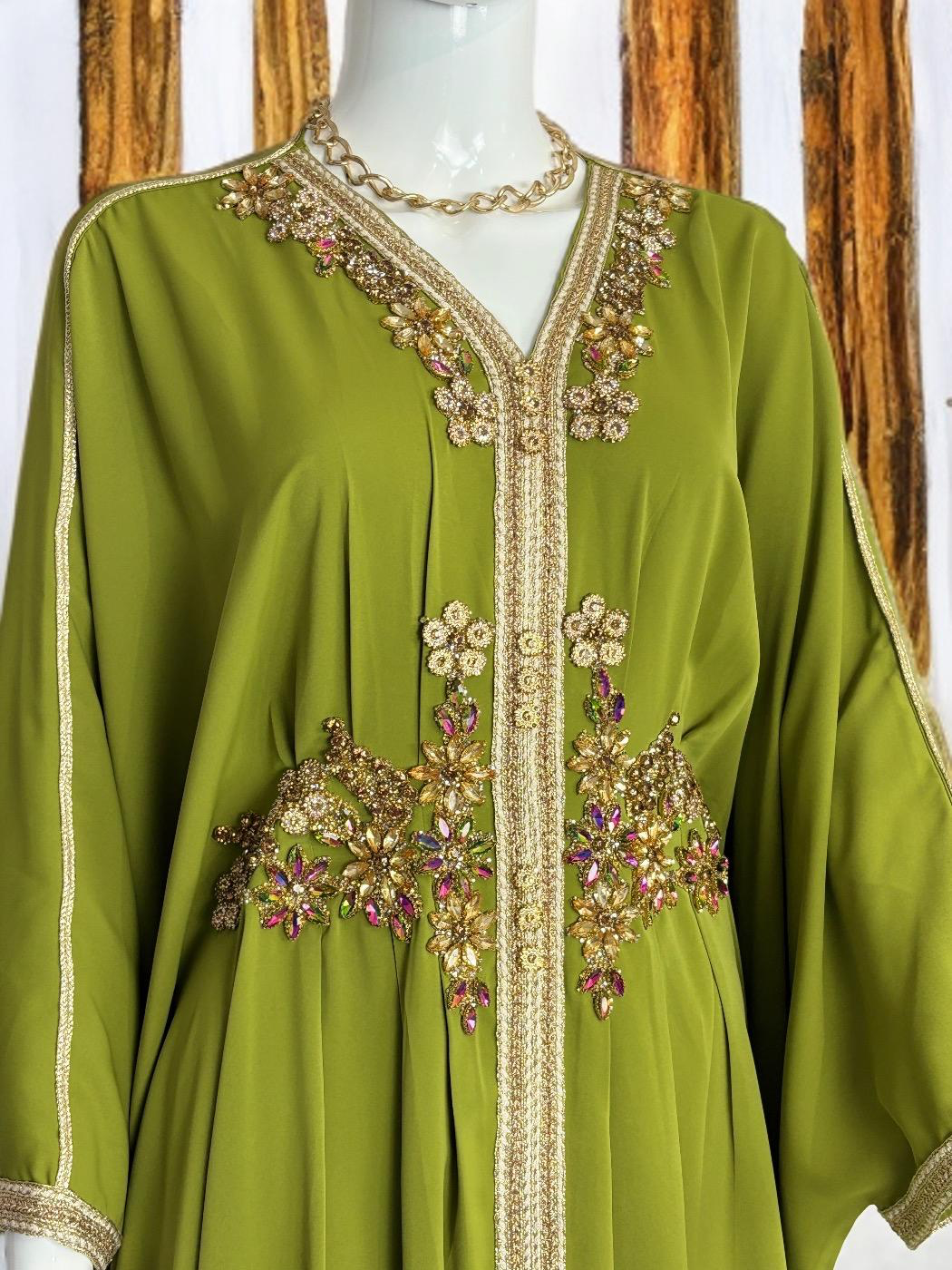 Schmetterlingsstil Dara'a in Zartgrün mit Goldstickerei