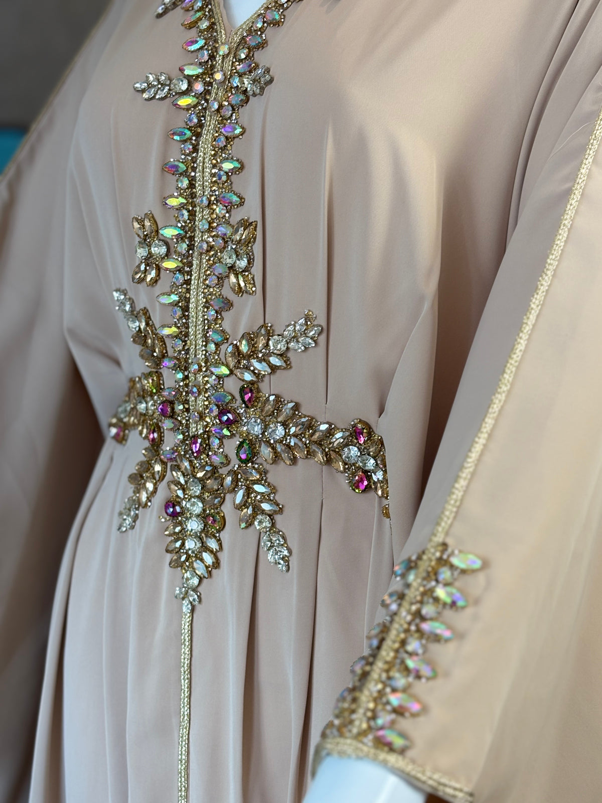 Kleid im Schmetterlingsstil